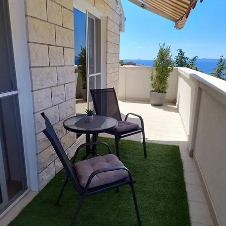 Apartment Planika 2 *